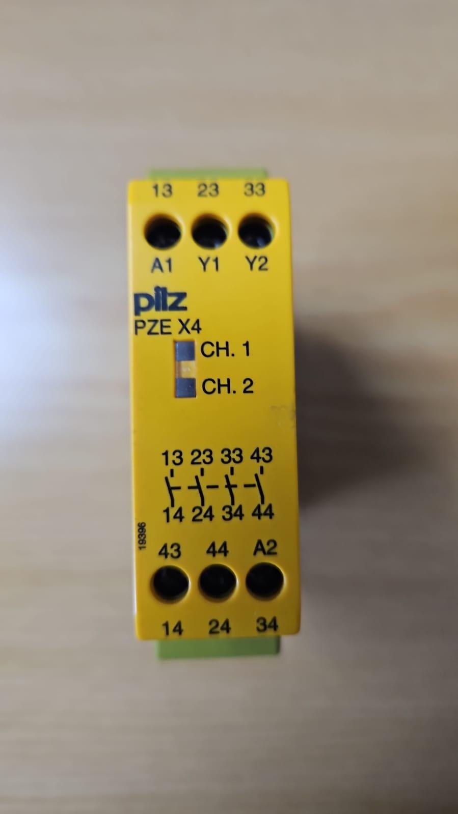 PILZ PZE X4 - 774585 Safety Relay